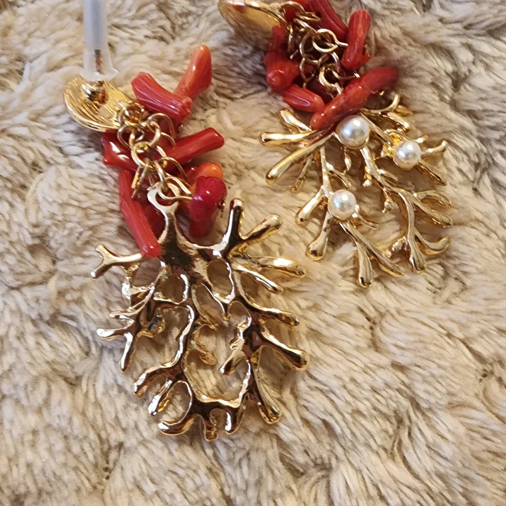 Red Necklace with Gold Accents Set - Picture 13 of 16